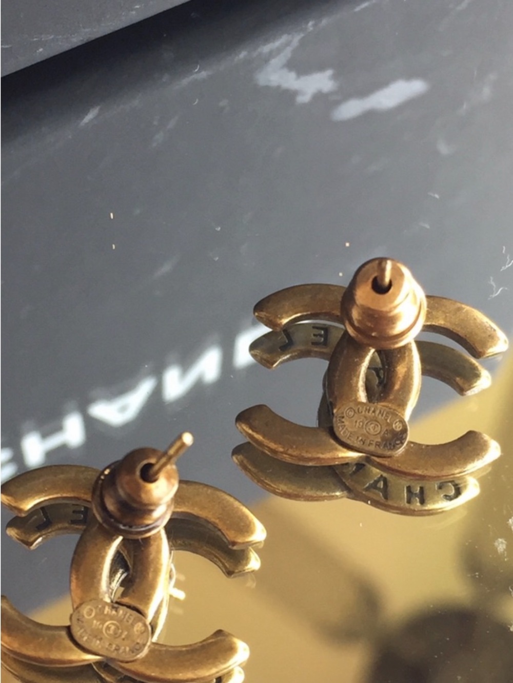 AuthenticCHANEL Gold Double CC Vintage Earrings - Picture 2 of 4